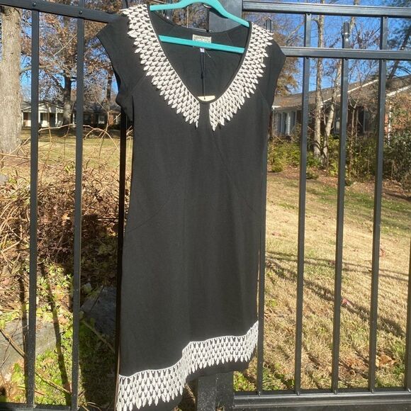 Yoana Baraschi Lace Crochet Trim V-Neck Dress NWT - Picture 5 of 6